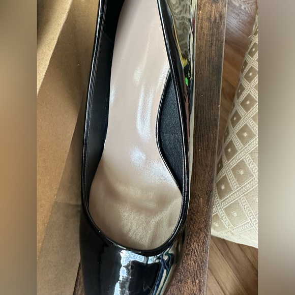 NEW! Size 40 women’s black patent leather pumps with gold and clear heel - Picture 12 of 15